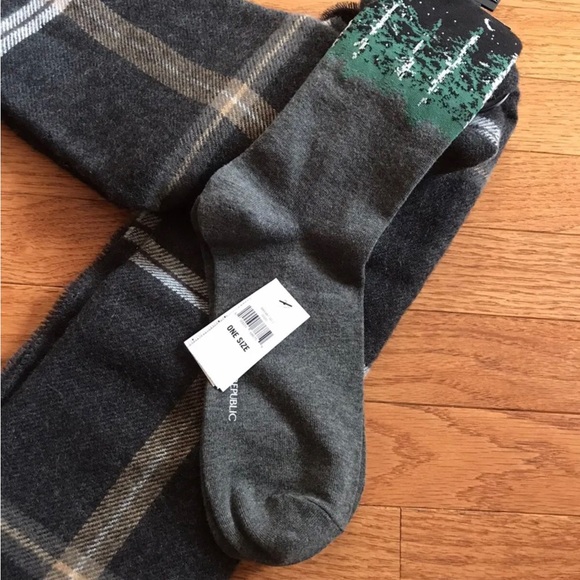 banana republic Socks And Scarf Set - Picture 4 of 5